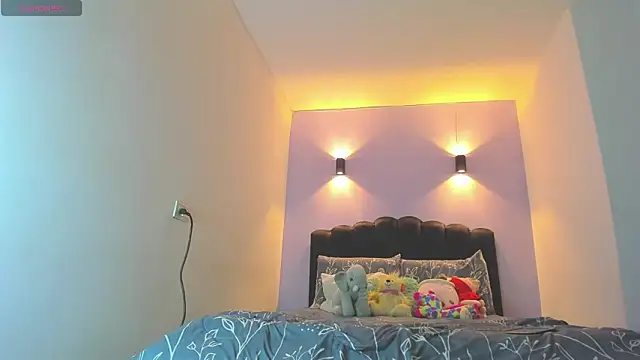 Sofia Clauss  online show from 10/30/25, 01:48