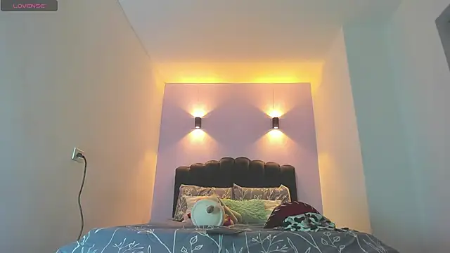 Sofia Clauss  online show from 11/02/25, 02:49