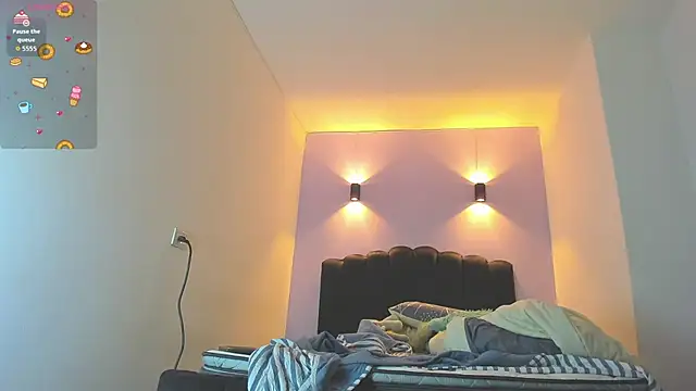 Sofia Clauss  online show from 10/21/25, 04:56