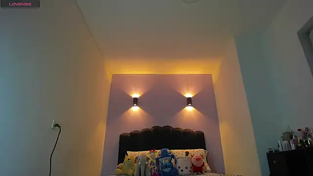 Snapshot of Sofia_Clauss_ chatting on 02/13/26, 05:18 Sofia Clauss online show from 02/13/26, 05:18