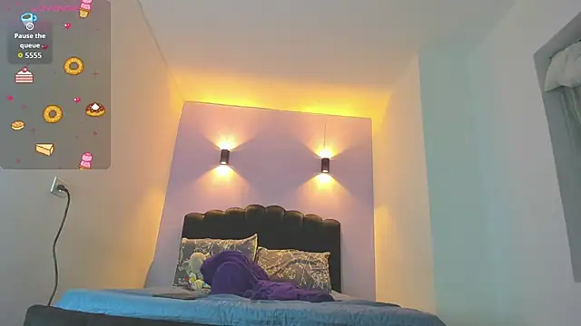 Sofia Clauss  online show from 10/14/25, 04:13