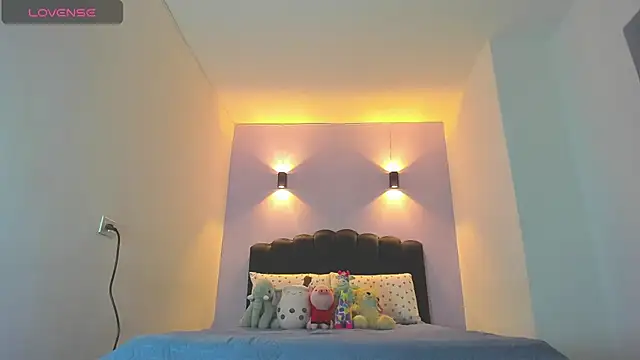 Sofia Clauss  online show from 11/12/25, 02:15