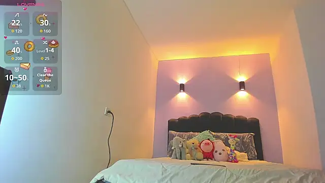 Sofia Clauss  online show from 10/28/25, 04:13