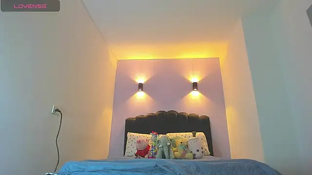 Sofia Clauss  online show from 11/09/25, 02:15