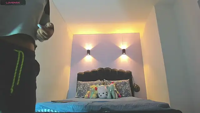 Sofia Clauss  online show from 10/12/25, 04:14