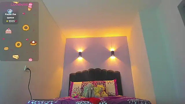 Sofia Clauss  online show from 09/17/25, 04:14