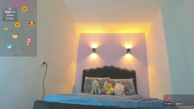 Sofia Clauss  online show from 10/15/25, 04:33