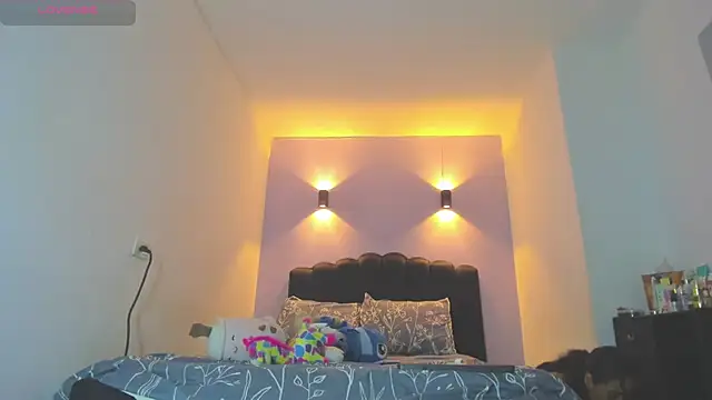 Snapshot of Sofia_Clauss_ chatting on 05/19/26, 04:30 Sofia Clauss online show from 05/19/26, 04:30