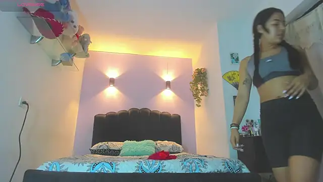 Snapshot of Sofia_Clauss_ chatting on 06/03/26, 04:13 Sofia Clauss online show from 06/03/26, 04:13