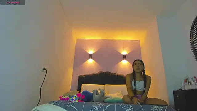 Snapshot of Sofia_Clauss_ chatting on 03/28/26, 04:35 Sofia Clauss online show from 03/28/26, 04:35