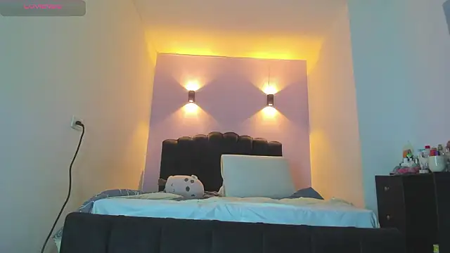 Snapshot of Sofia_Clauss_ chatting on 03/29/26, 04:36 Sofia Clauss online show from 03/29/26, 04:36