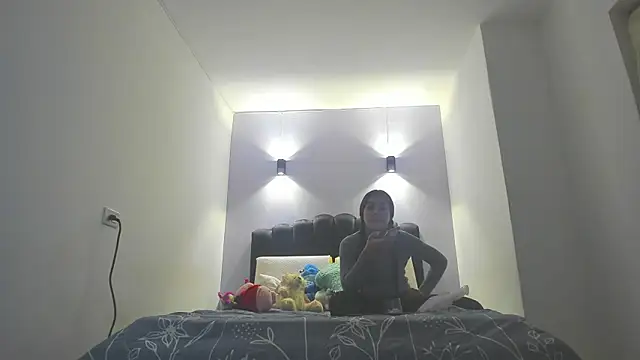 Sofia Clauss  online show from 12/18/25, 12:16