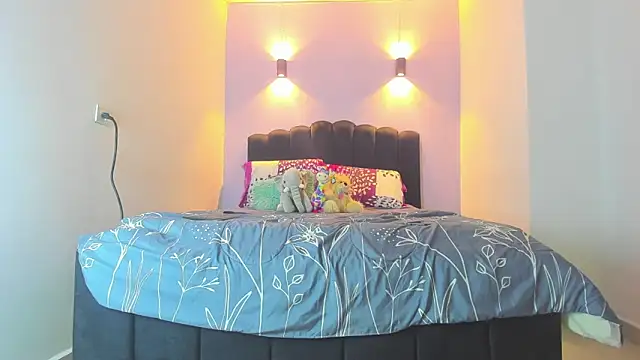 Sofia Clauss  online show from 09/25/25, 03:56