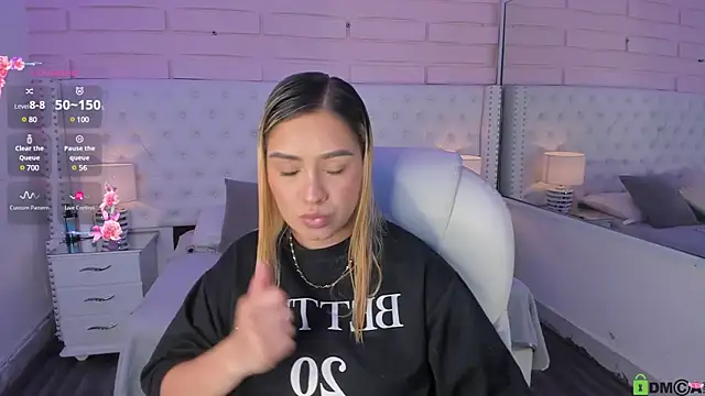 Snapshot of Yaaky_ chatting on 12/24/24, 01:38 Yaaky online show from 12/24/24, 01:38