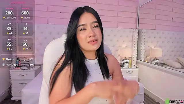 Snapshot of Yaaky_ chatting on 01/28/25, 07:42 Yaaky online show from 01/28/25, 07:42