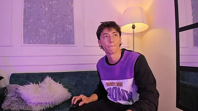 Snapshot of AlessandroDybala chatting on 10/19/25, 12:30 AlessandroDybala online show from 10/19/25, 12:30