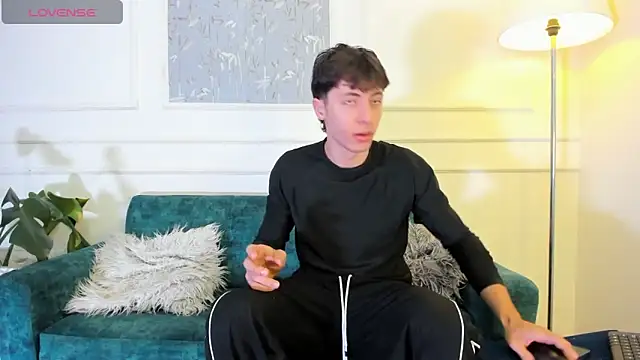 Snapshot of AlessandroDybala chatting on 10/21/25, 12:04 AlessandroDybala online show from 10/21/25, 12:04