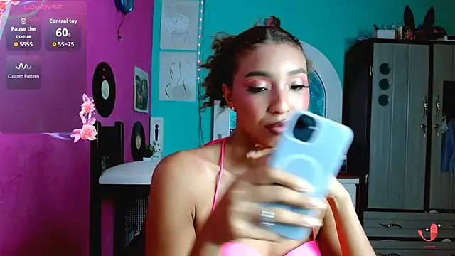 Snapshot of sensitive_brunette chatting on 10/03/25, 11:17 sensitive brunette online show from 10/03/25, 11:17