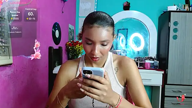 Snapshot of sensitive_brunette chatting on 10/09/25, 12:55 sensitive brunette online show from 10/09/25, 12:55