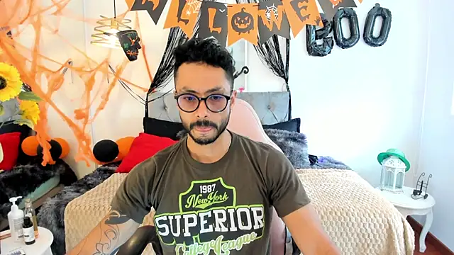 Snapshot of Tom_cooper_ chatting on 10/30/25, 01:31 Tom cooper online show from 10/30/25, 01:31