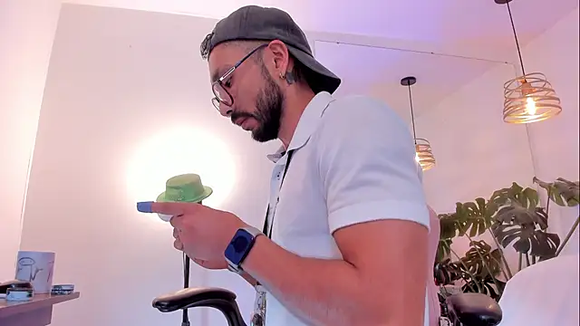 Snapshot of Tom_cooper_ chatting on 11/13/25, 12:09 Tom cooper online show from 11/13/25, 12:09