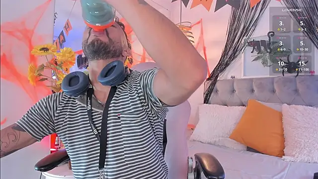 Snapshot of Tom_cooper_ chatting on 10/16/25, 12:57 Tom cooper online show from 10/16/25, 12:57