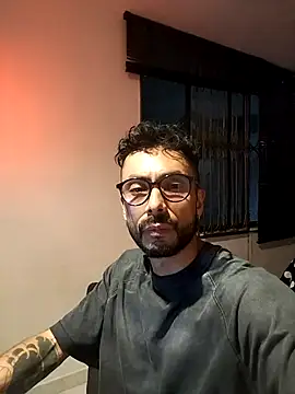 Snapshot of Tom_cooper_ chatting on 11/30/25, 02:45 Tom cooper online show from 11/30/25, 02:45