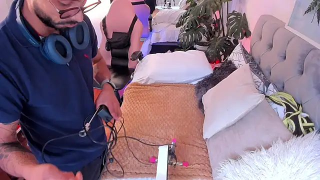 Snapshot of Tom_cooper_ chatting on 11/18/25, 12:41 Tom cooper online show from 11/18/25, 12:41