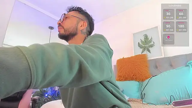 Snapshot of Tom_cooper_ chatting on 12/17/25, 12:54 Tom cooper online show from 12/17/25, 12:54