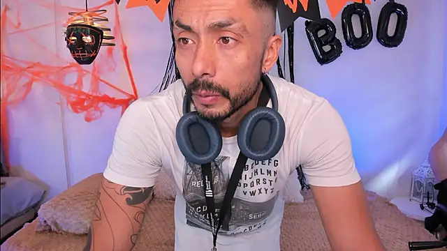 Snapshot of Tom_cooper_ chatting on 10/18/25, 12:51 Tom cooper online show from 10/18/25, 12:51