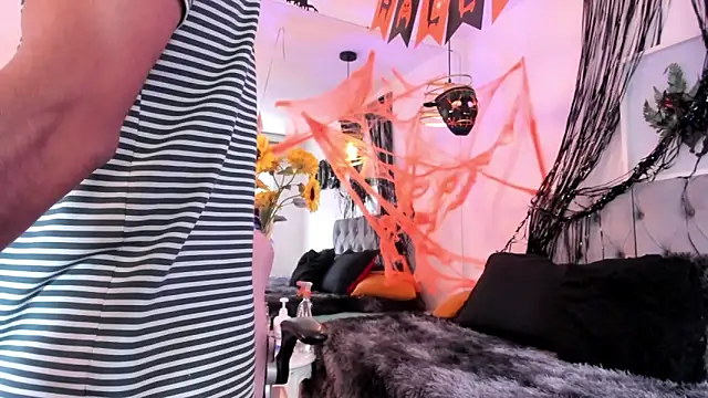 Snapshot of Tom_cooper_ chatting on 10/27/25, 12:50 Tom cooper online show from 10/27/25, 12:50