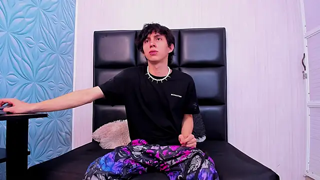 Snapshot of JeanRam18 chatting on 02/25/25, 11:54 JeanRam18 online show from 02/25/25, 11:54