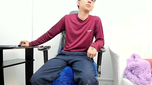 Snapshot of JeanRam18 chatting on 02/11/26, 12:16 JeanRam18 online show from 02/11/26, 12:16