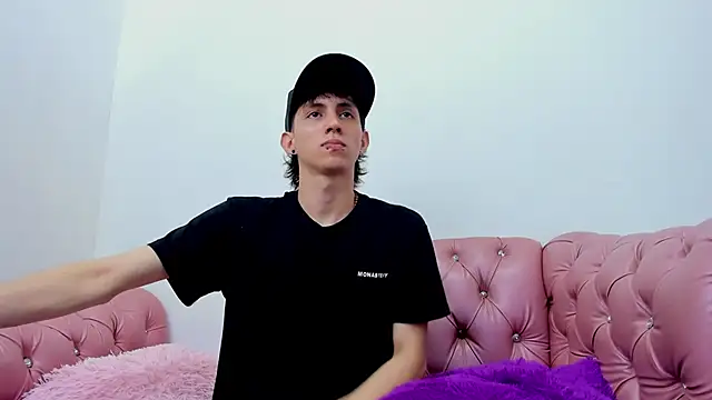 Snapshot of JeanRam18 chatting on 03/21/25, 07:57 JeanRam18 online show from 03/21/25, 07:57