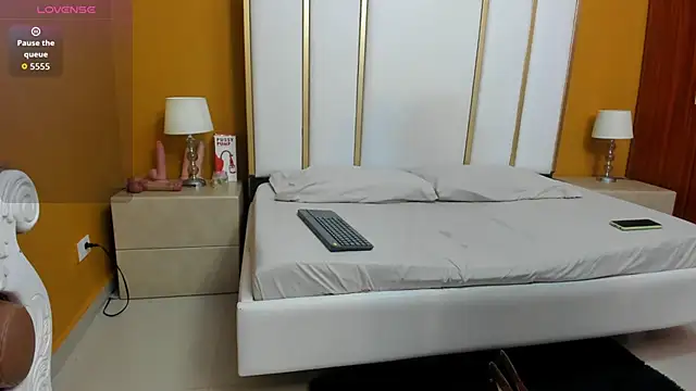 FOXYRIVER  online show from 03/25/26, 12:04