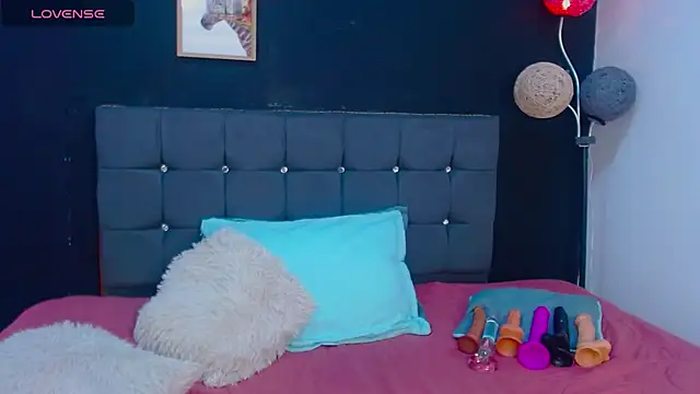 candy lux  online show from 11/19/25, 06:52