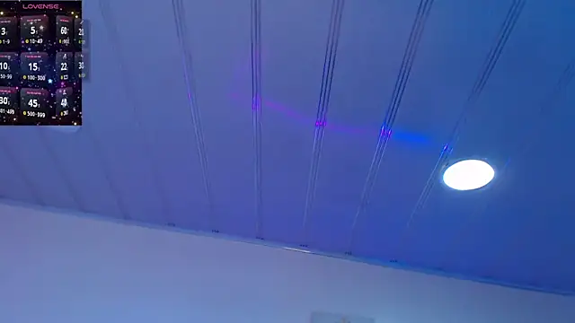 Snapshot of candy_lux_ chatting on 05/23/26, 04:17 candy lux online show from 05/23/26, 04:17