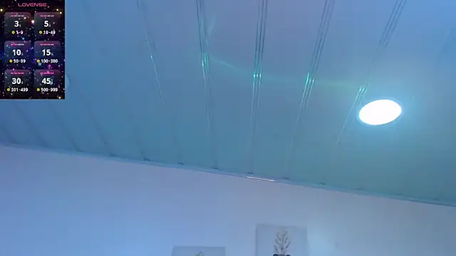 Snapshot of candy_lux_ chatting on 04/27/26, 01:31 candy lux online show from 04/27/26, 01:31