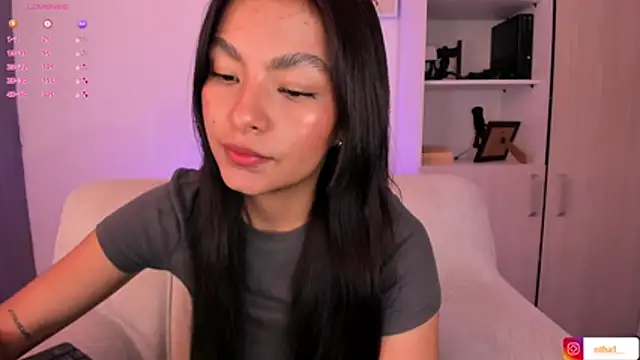 Snapshot of barbie_brunette3 chatting on 10/15/25, 04:33 barbie brunette3 online show from 10/15/25, 04:33