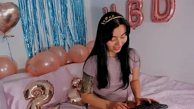 Lauren A online show from 12/02/25, 06:53