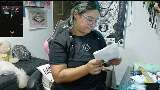 mollyshake1 online show from 11/10/25, 11:15