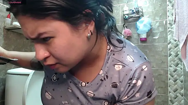 mollyshake1 online show from 11/05/25, 06:38