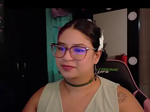 mollyshake1 online show from 12/23/25, 09:08