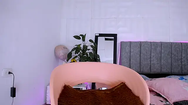 nataly red online show from 11/11/25, 02:28