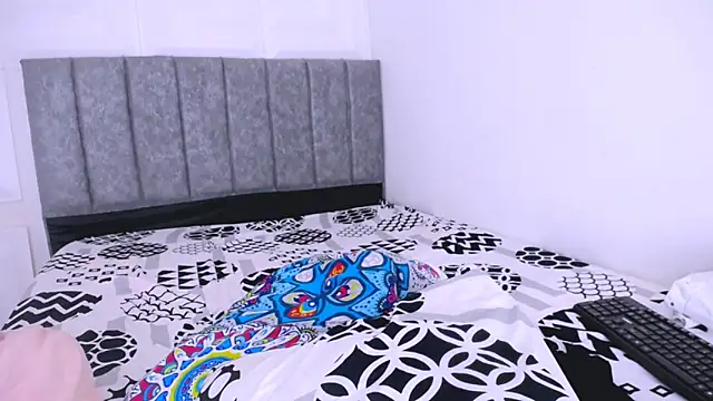 nataly red online show from 02/17/25, 08:16