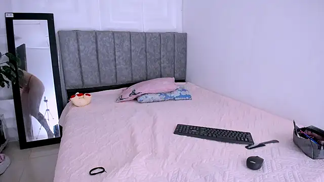 nataly red online show from 11/16/25, 09:08