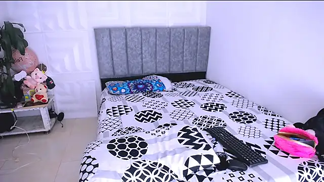 nataly red online show from 02/25/25, 05:19