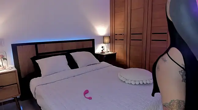 Snapshot of vangie_ chatting on 03/19/25, 12:04 vangie online show from 03/19/25, 12:04