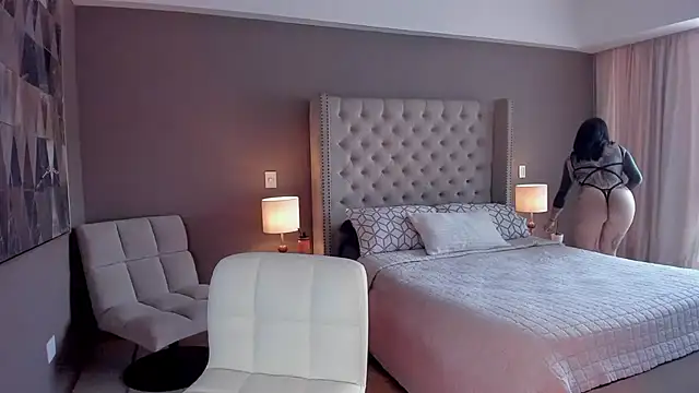 vangie  online show from 11/17/25, 07:51