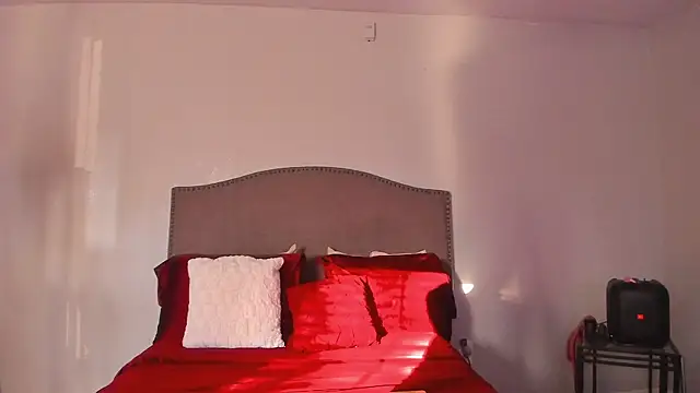 yiauana online show from 11/06/25, 01:48